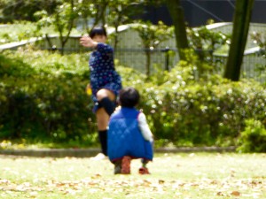 a fuzzy pic, but here are some sibs practicing baseball, which the folks in Fukuoka love.