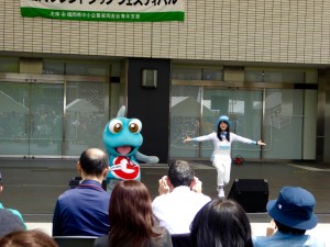 we saw lots of characters like this one while in Japan - very entertaining and fun to watch 