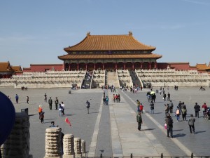 an area between the public square and the buildings where dignitaries stayed if they wanted to speak with the Emperor (and if he granted their request to speak to him) (Forbidden City)
